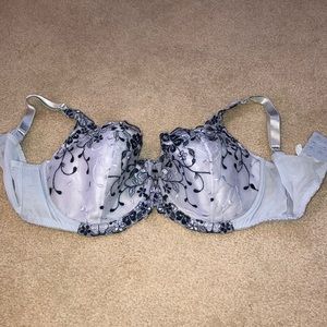 40DD push-up bra-lined w/lace cover-very pretty!